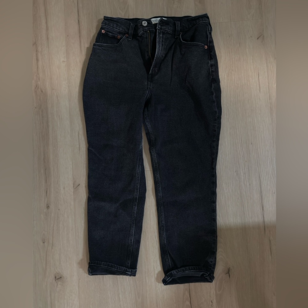 Abercrombie women's Black Cropped Jeans